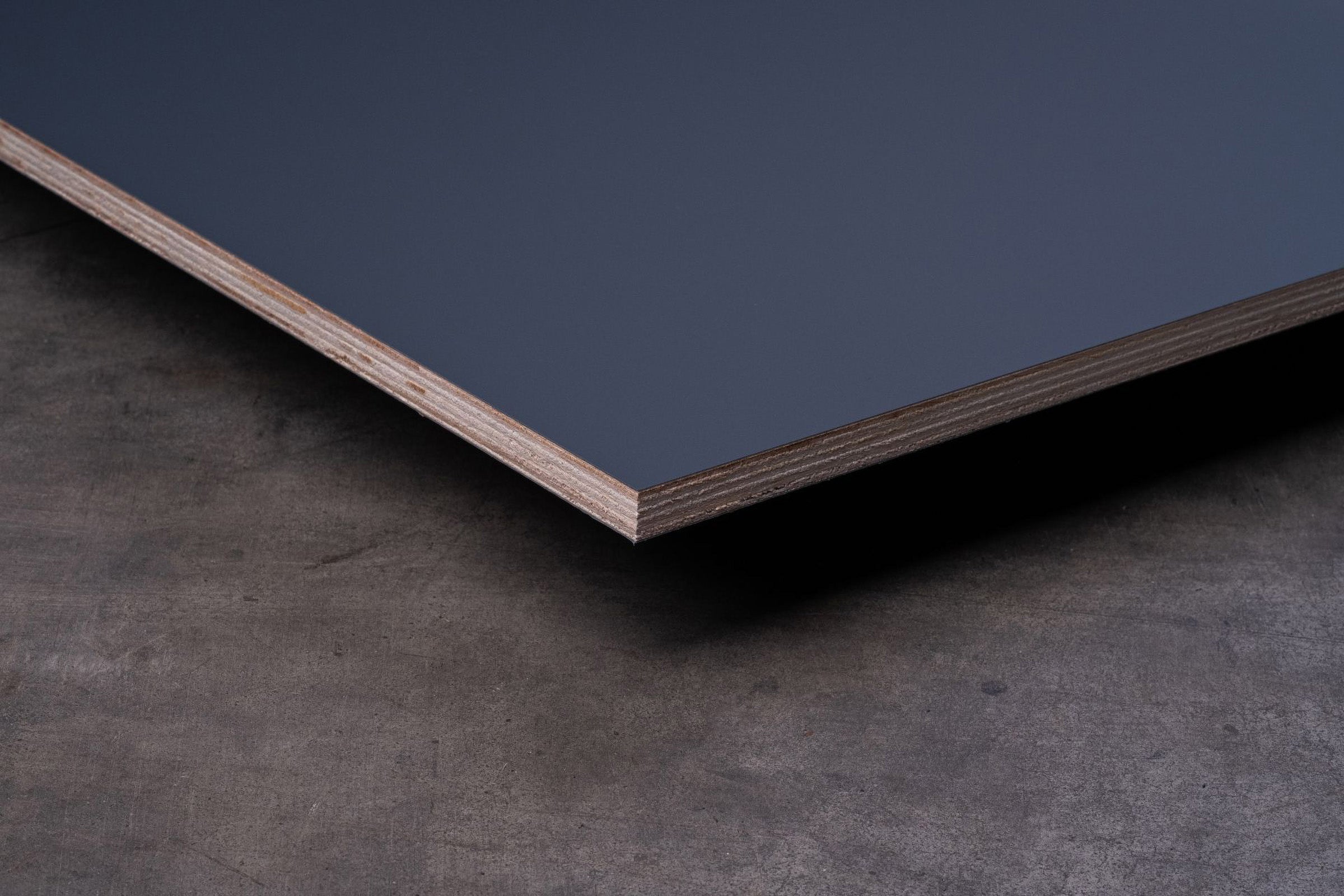 Queenply Multiplex Grau extrem matt