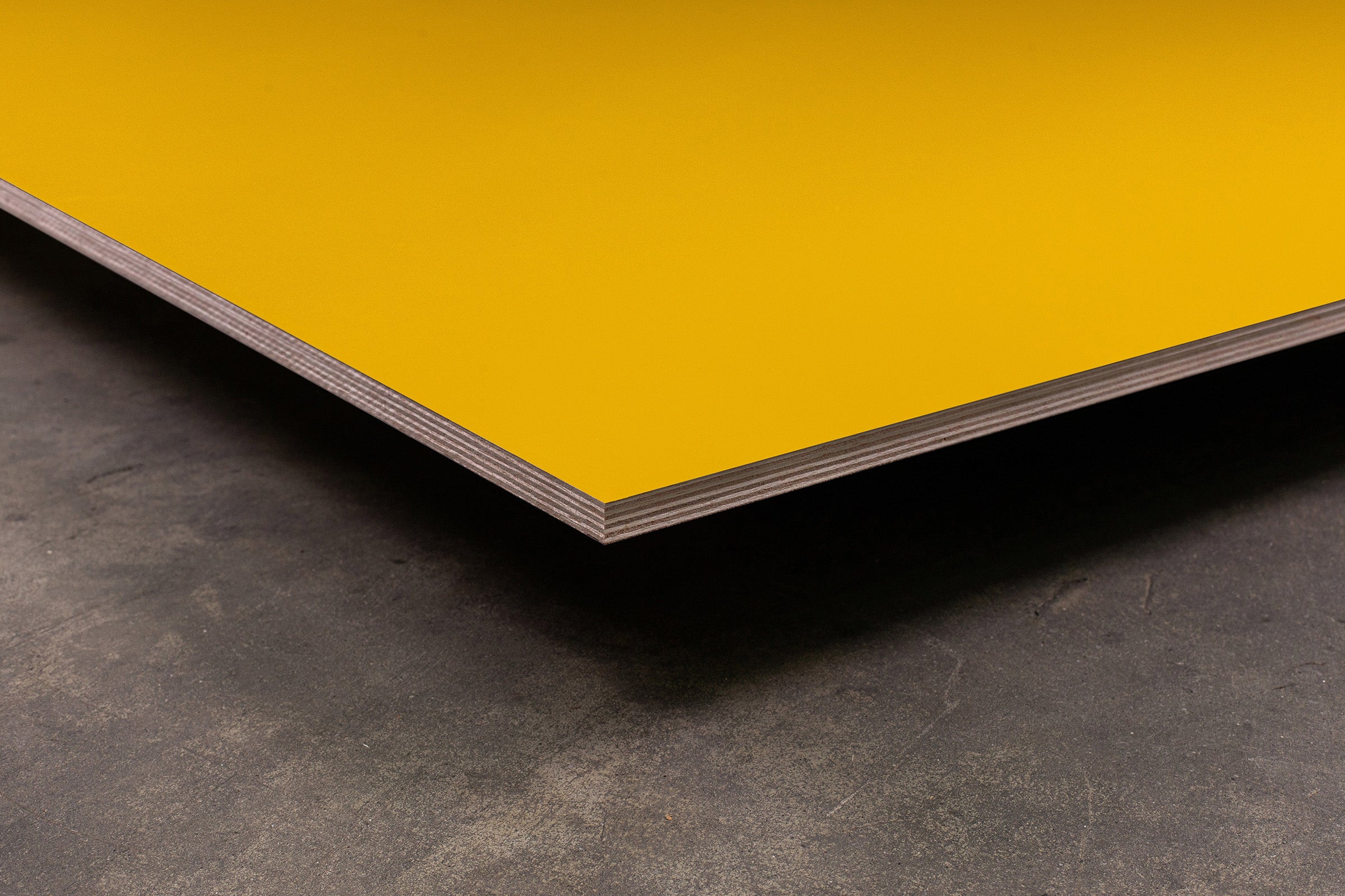 Queenply Multiplex Sambra-Gelb Perlmatt