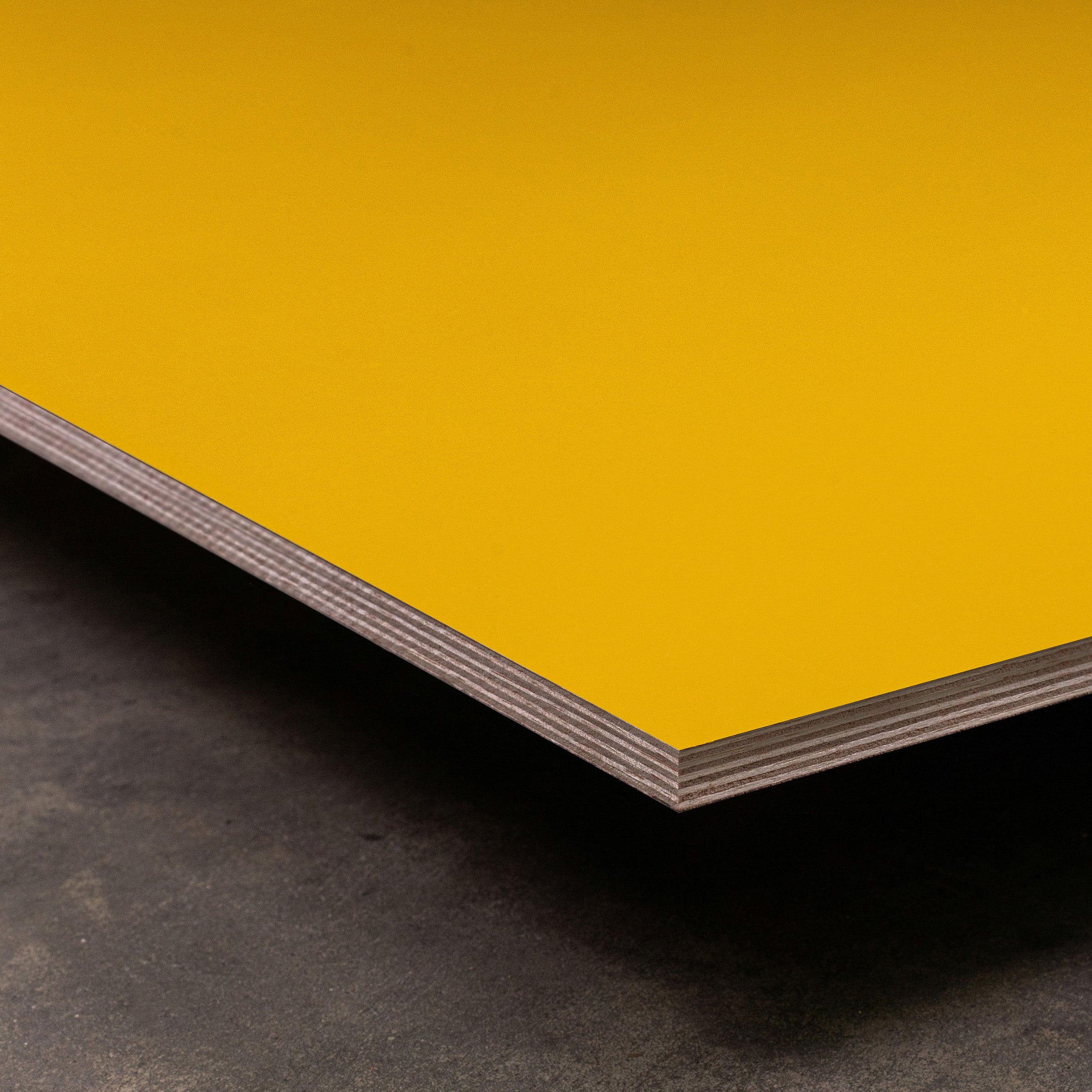 Queenply Multiplex Sambra-Gelb Perlmatt